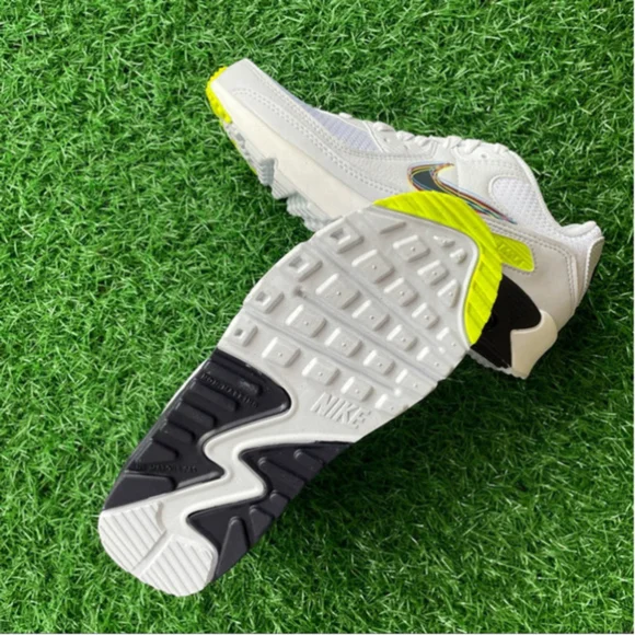 ✨ New Nike Air Max 90 White / Blackened Blue Volt - Picture 5 of 5